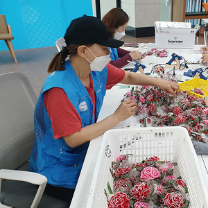인천 중구자원봉사센터, 어버이날 맞이‘카네이션 브로치’만들기 봉사