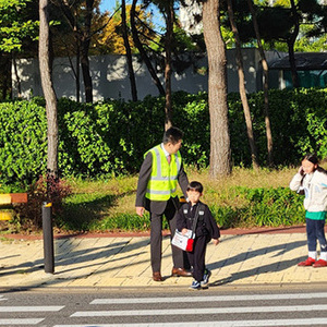 김정헌 인천 중구청장, 삼목초 등굣길 교통안전 캠페인 실시