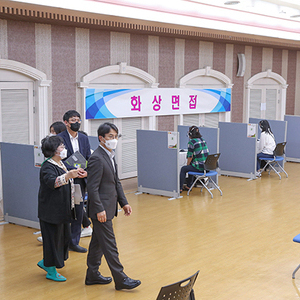 얼어붙은 일자리 시장 녹이는 특별한 만남!